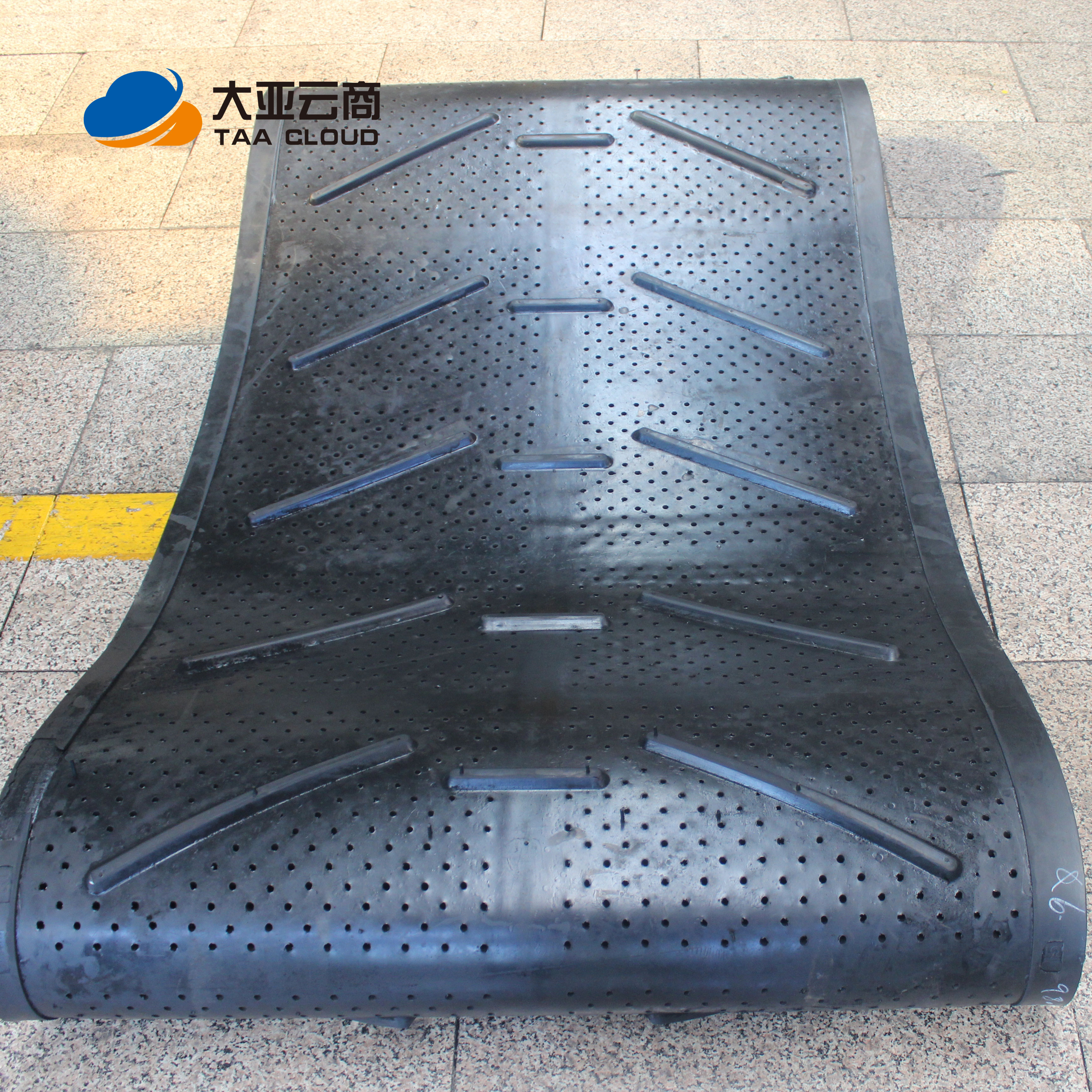 帶八字筋履帶